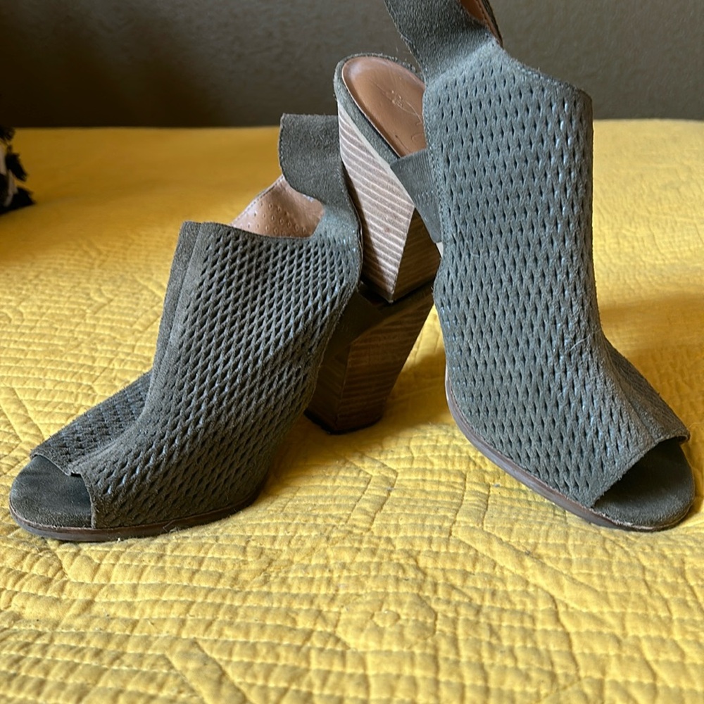 Arturo Chiang shoes